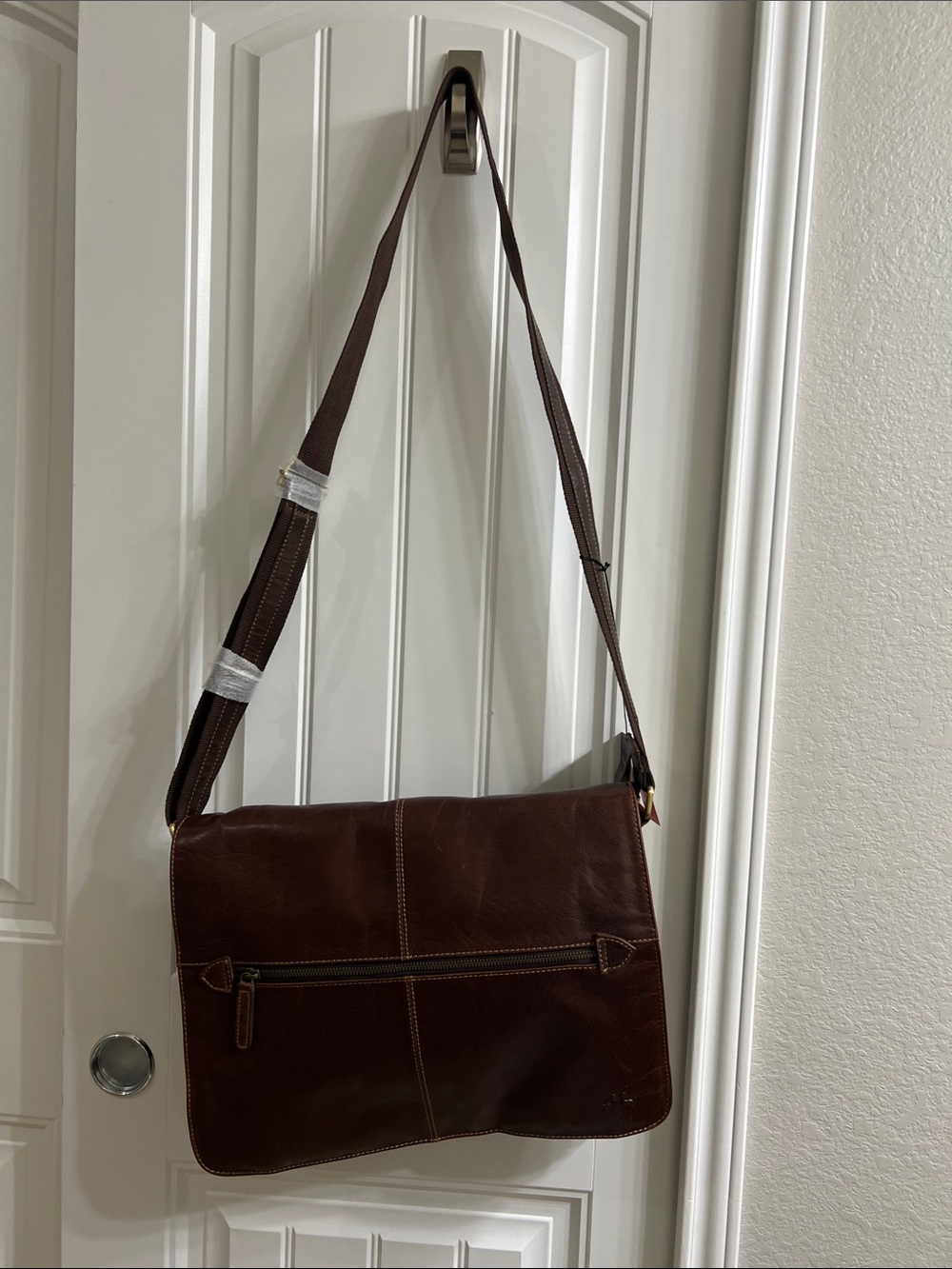 Men's Dark Brown Leather Messenger Bag with Adjustable Strap